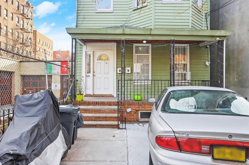 626 Crescent Ave, Bronx, NY 10458