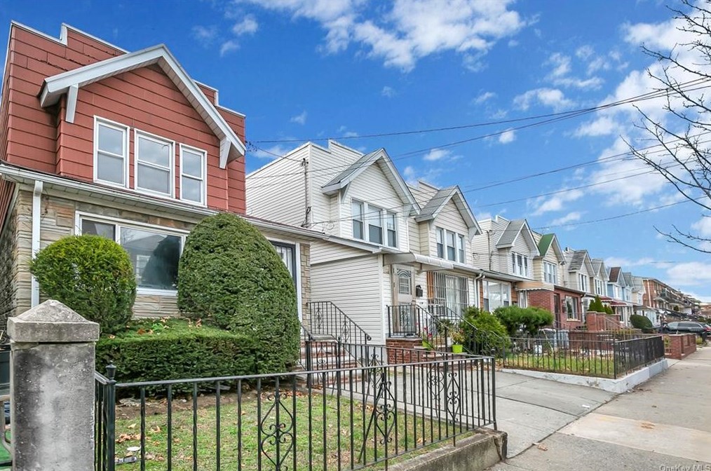 2348 E 15th St, Brooklyn, NY 11229