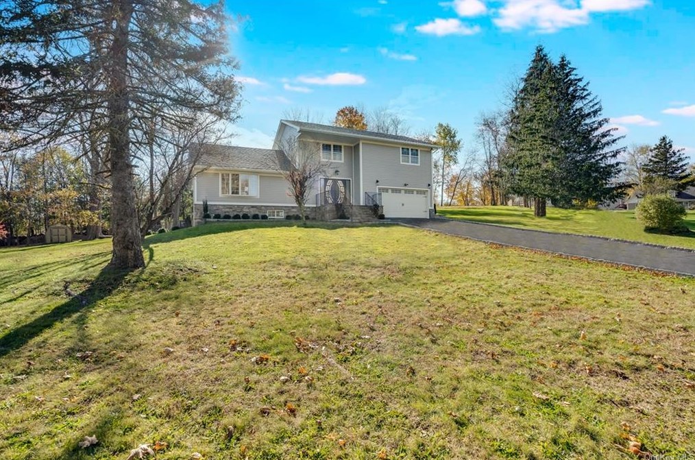 1 Fabbri Ct, Mahopac, NY 10541