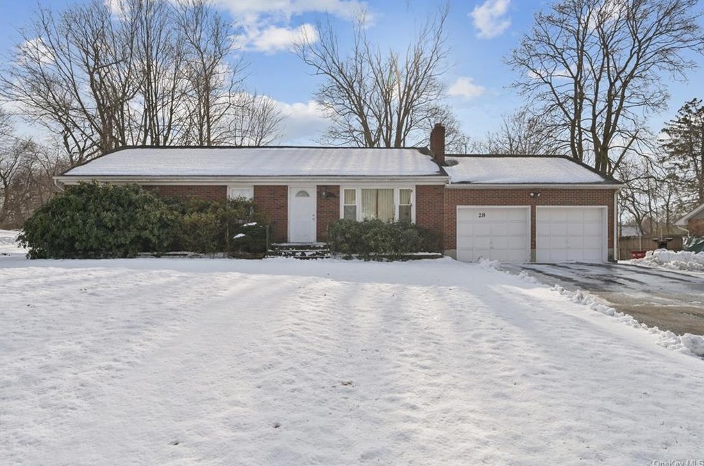 28 Overlook Dr, Newburgh, NY 12550-1331