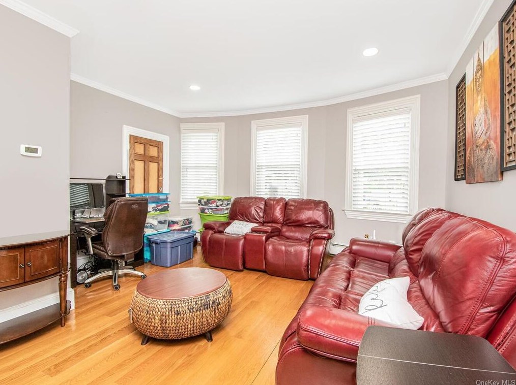 25 Colin St, Yonkers NY 10701-5511 exterior