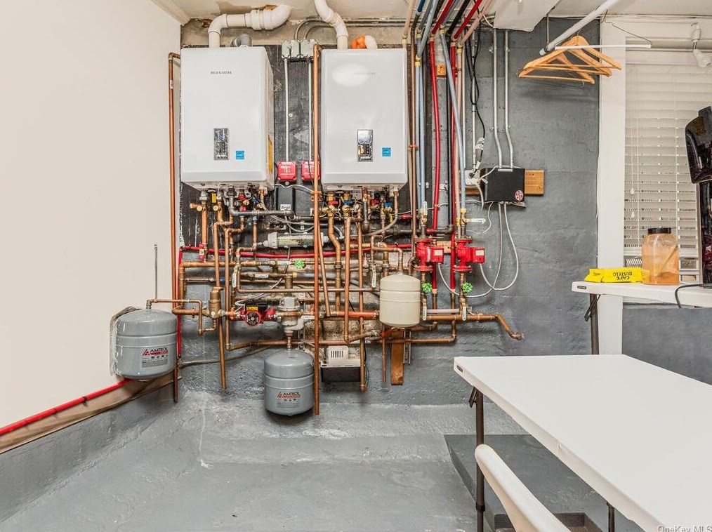 25 Colin St, Yonkers NY 10701-5511 exterior