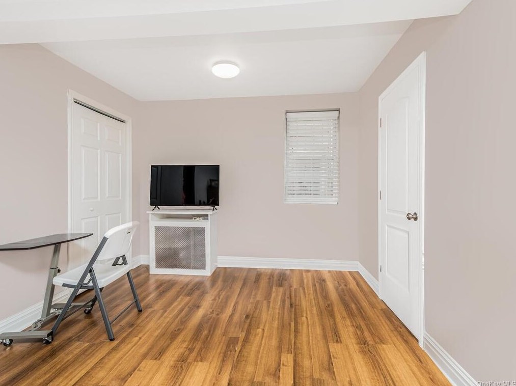 25 Colin St, Yonkers NY 10701-5511 exterior