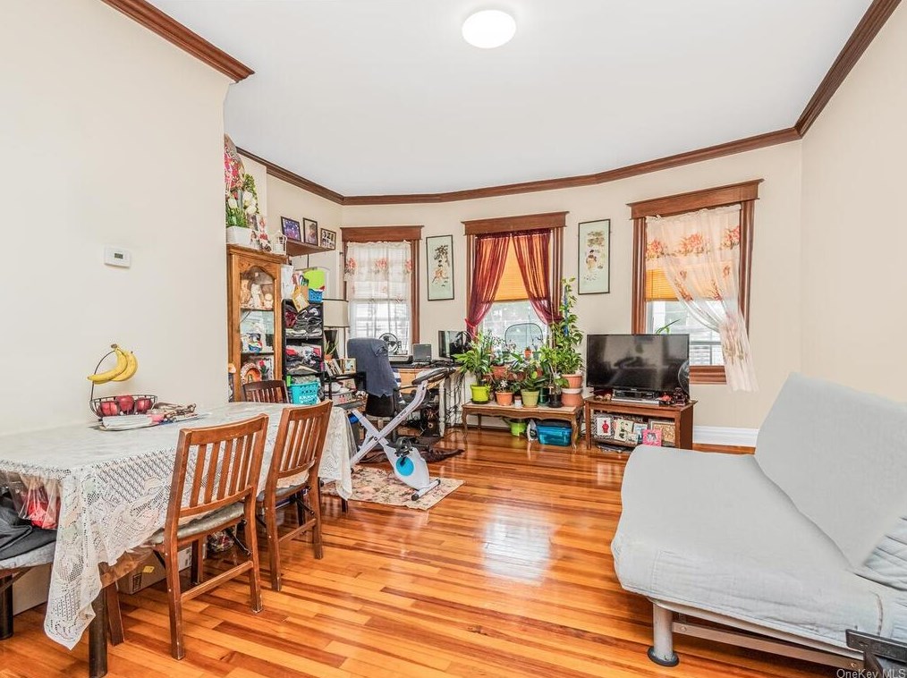 25 Colin St, Yonkers NY 10701-5511 exterior