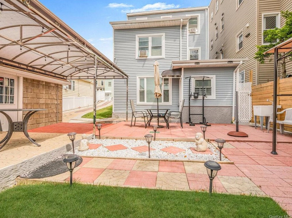 25 Colin St, Yonkers NY 10701-5511 exterior