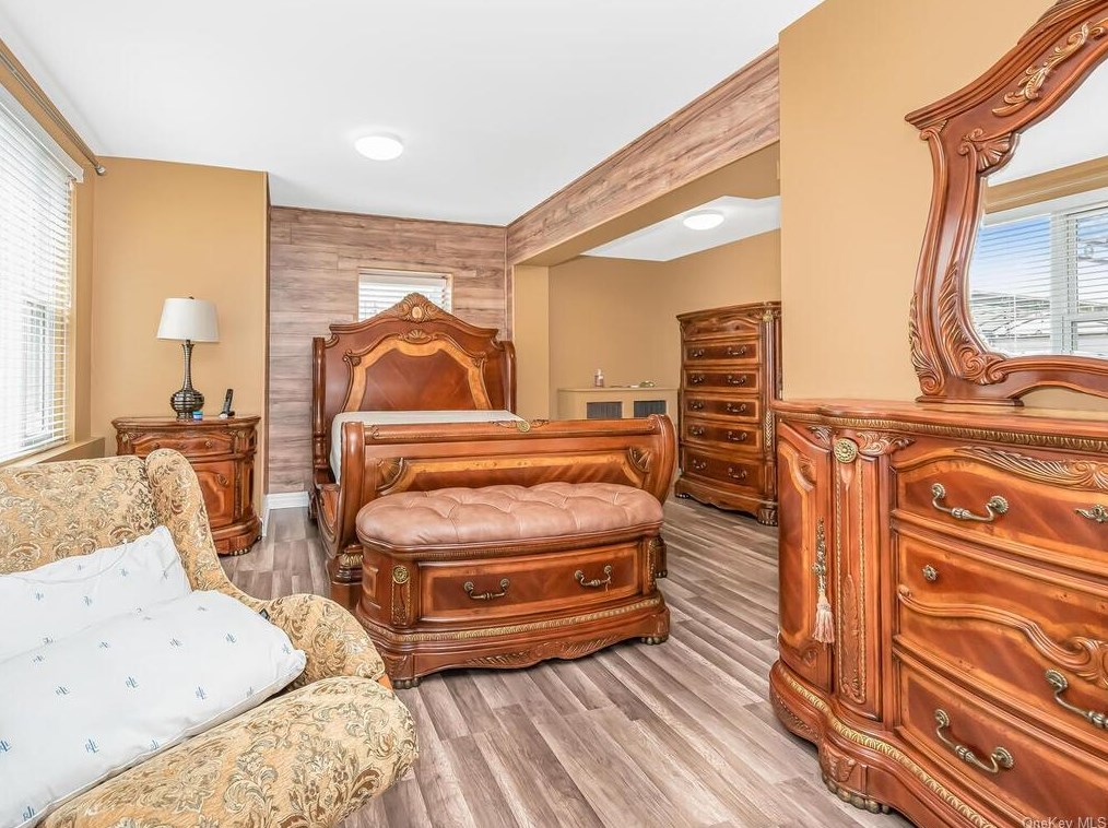 25 Colin St, Yonkers NY 10701-5511 exterior