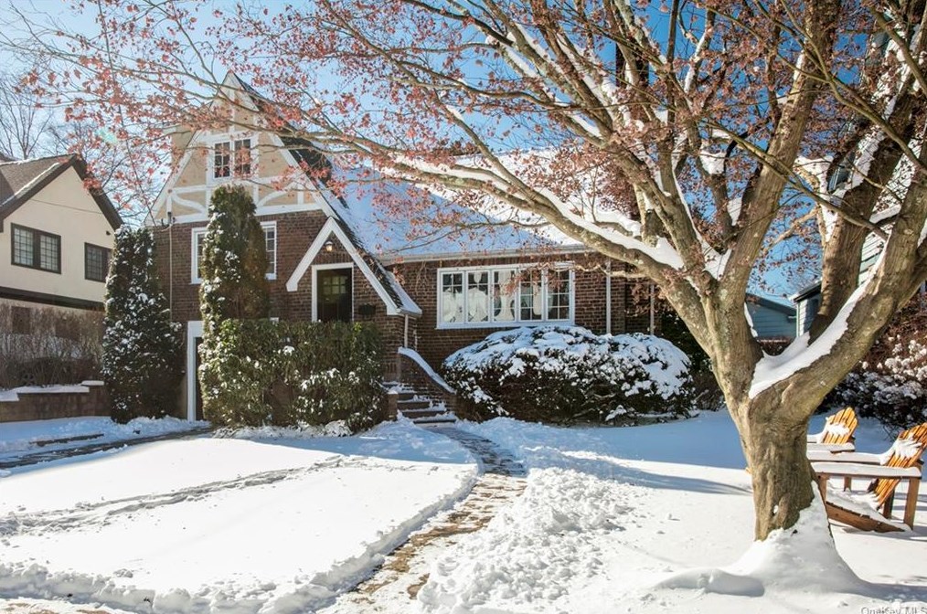 19 Copley Rd, Larchmont, NY 10538-3208