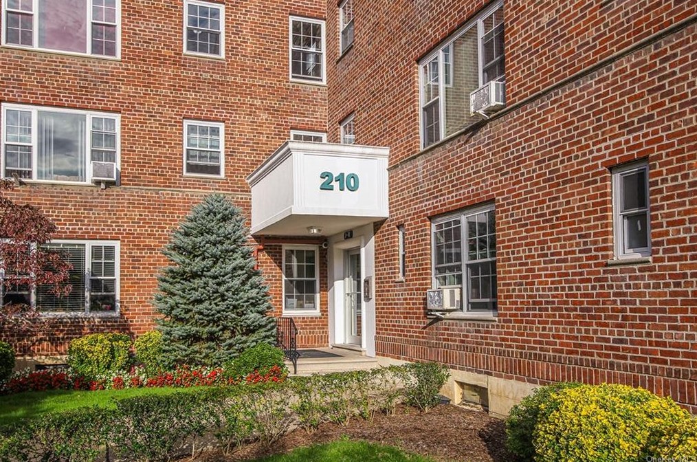 210 Pelham Rd #2e, New Rochelle, NY 10801