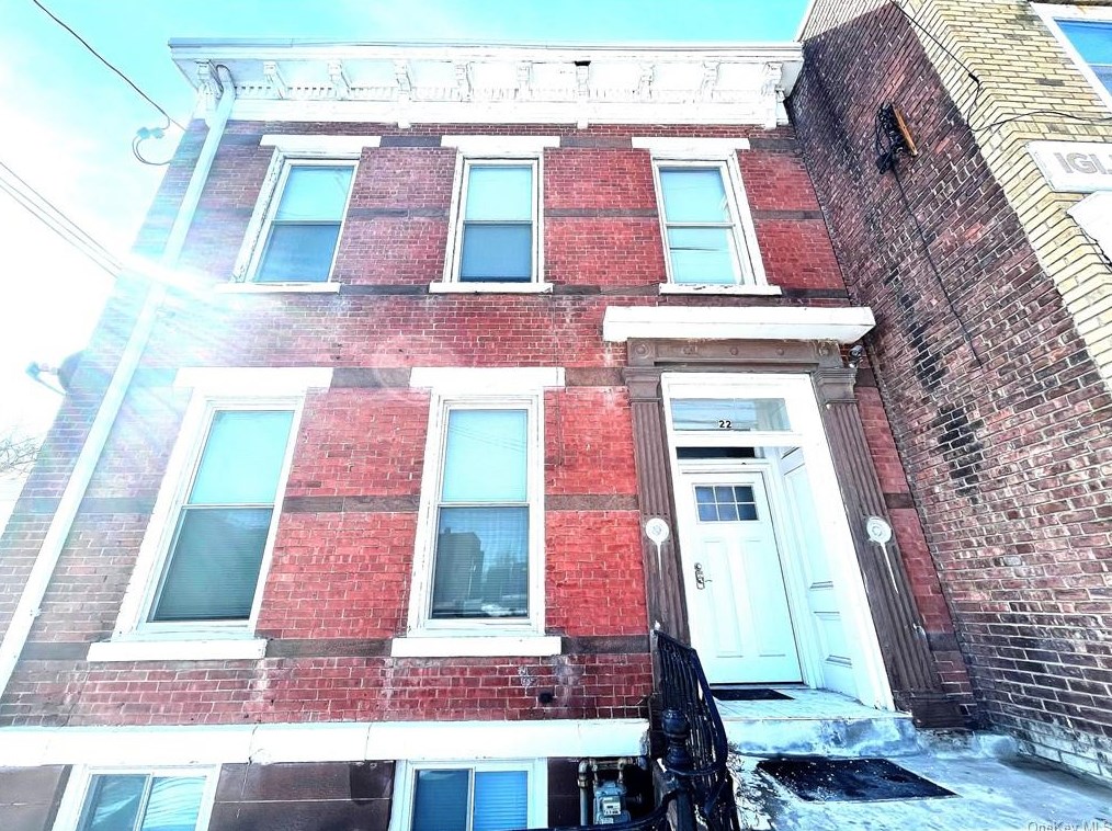 22 Lander St, Newburgh, NY 12550-4938