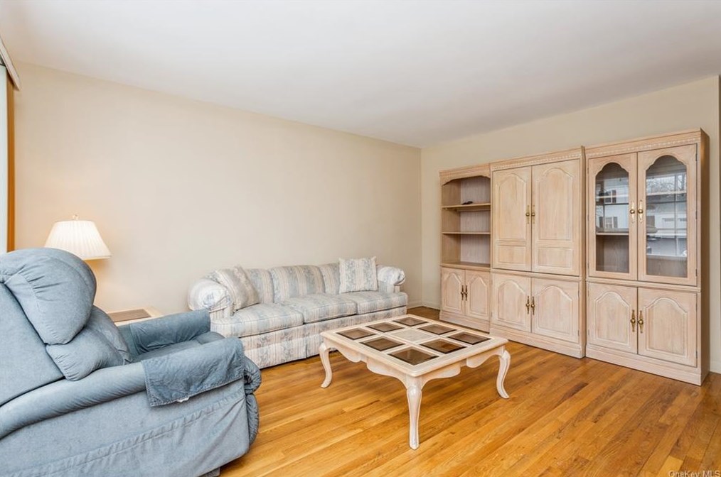 344 Willis Ave, Hawthorne, NY 10532