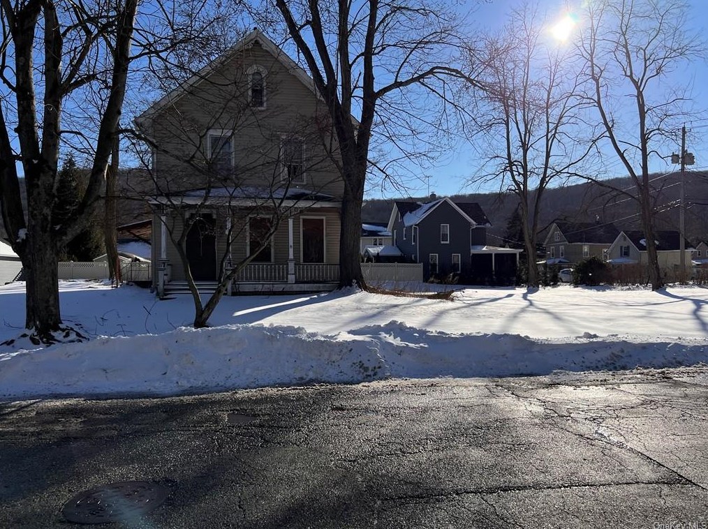 41 4th St, Stony Point, NY 10980