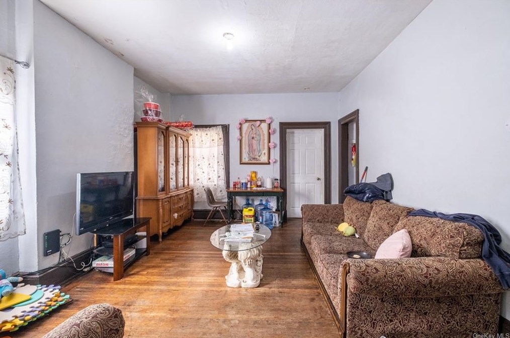 221 Dubois St, Newburgh, NY 12550-3410