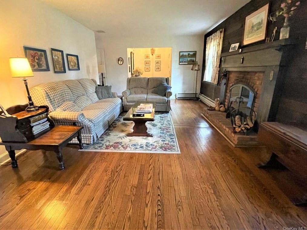 19 Crestwood Dr, New City, NY 10956-5105