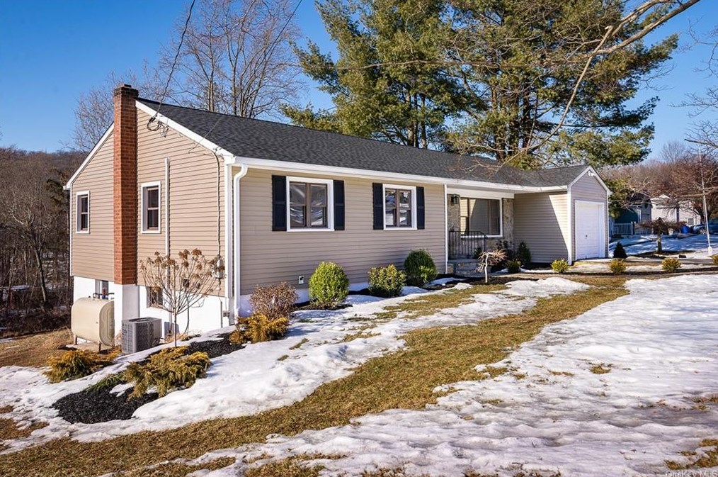 37 Steiner Dr, Mahopac, NY 10541