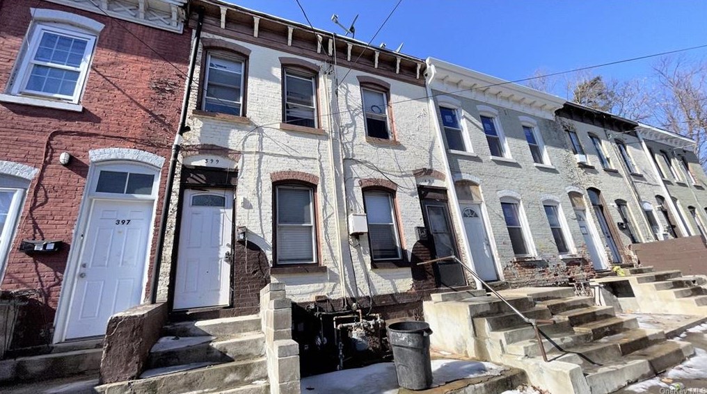 401 Liberty St, Newburgh NY  12550-3524 exterior