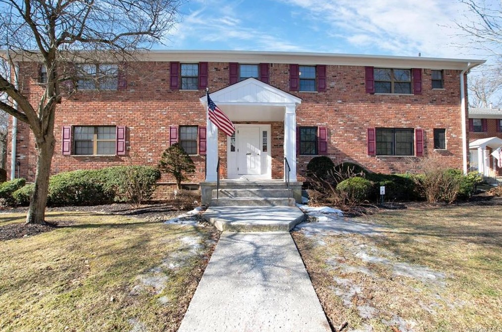 440 Somerset Dr #d, Chestnut Ridge, NY 10965