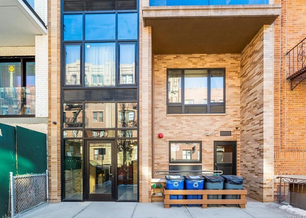 30-39 32nd St #2a, Long Island City, NY 11102