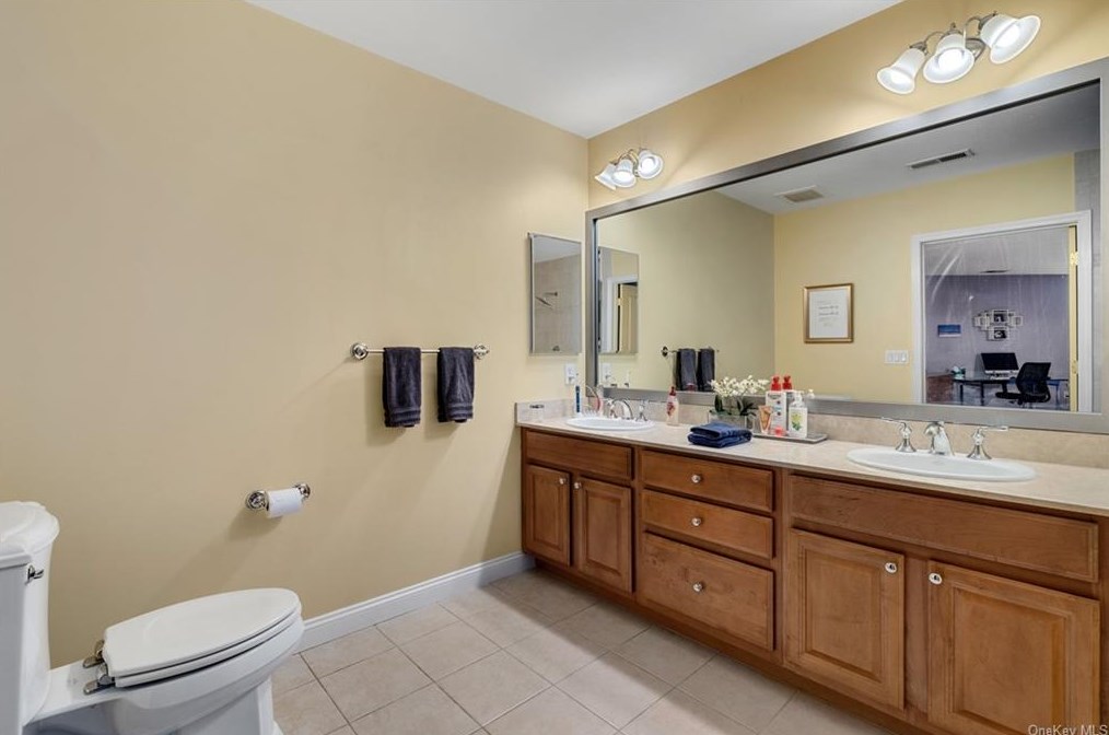 3205 Leeward Dr, Haverstraw NY  10927-2128 exterior