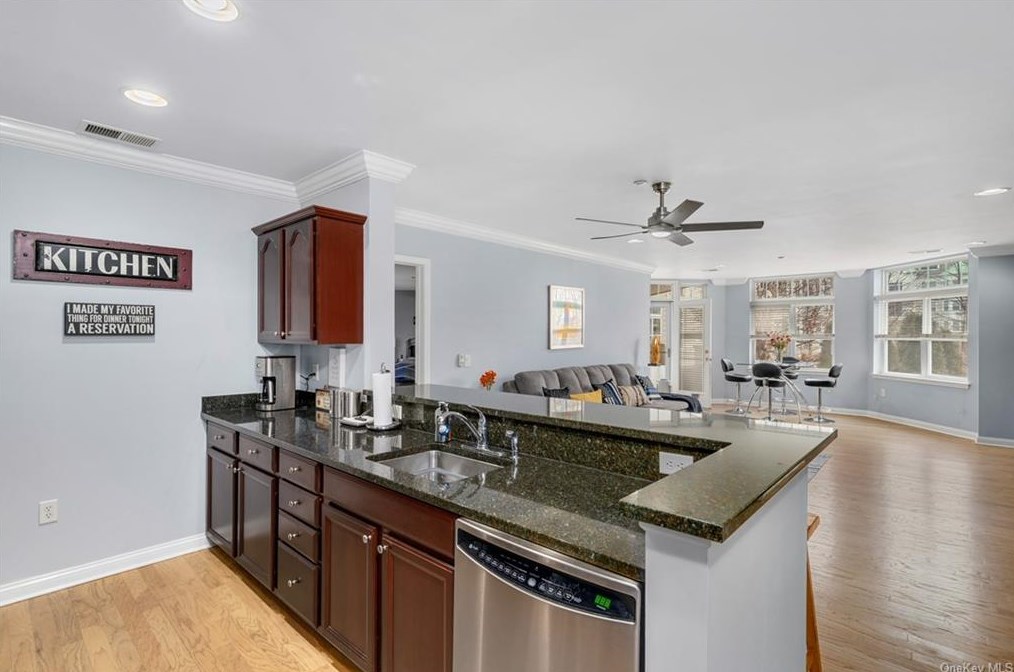 3205 Leeward Dr, Haverstraw NY  10927-2128 exterior