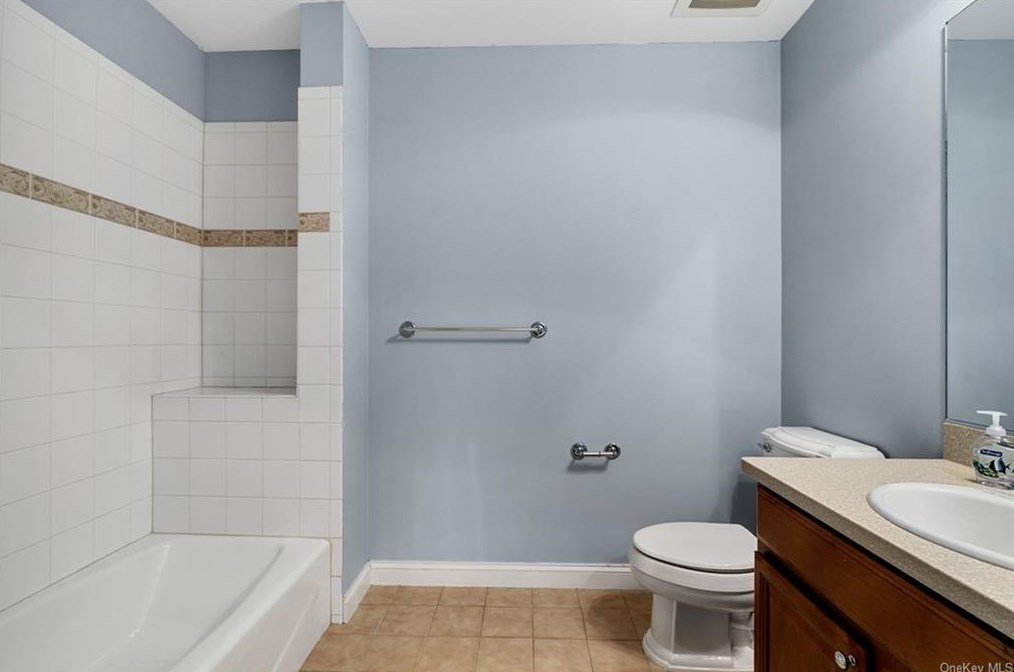 3205 Leeward Dr, Haverstraw NY  10927-2128 exterior