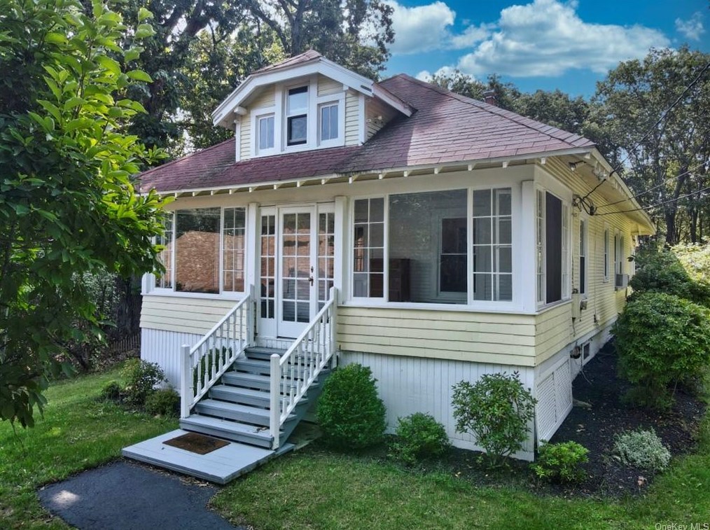 263 Plank Rd, Newburgh, NY 12550-2575
