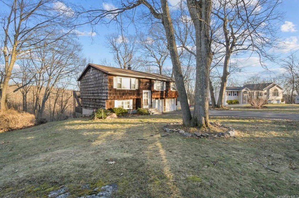 21 Tulip Rd, Mahopac, NY 10541