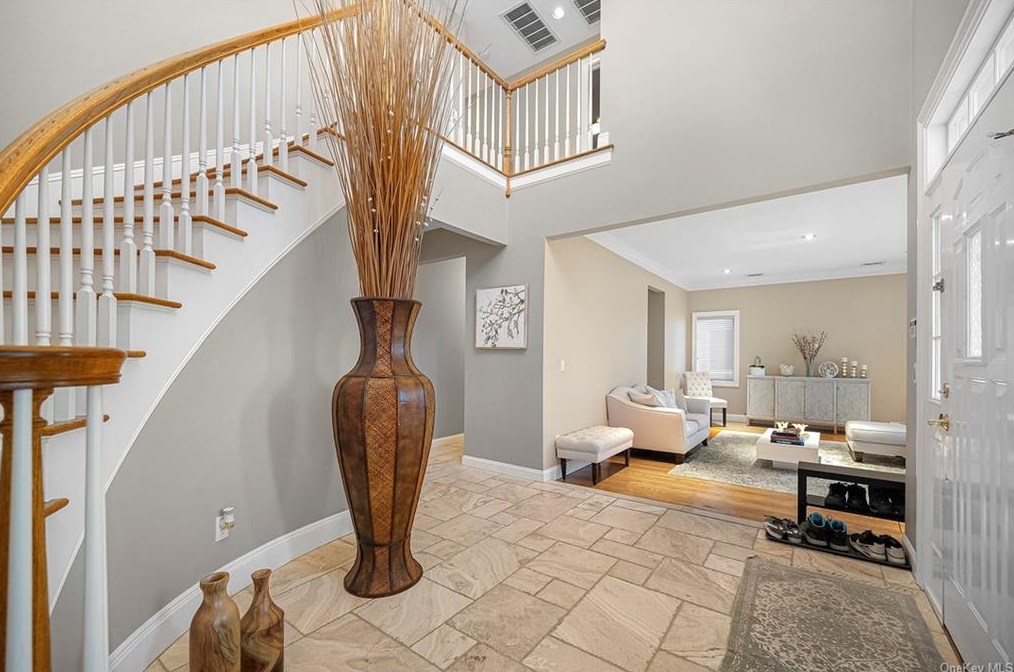 14 Apple Ct, Yonkers, NY 10709-5540
