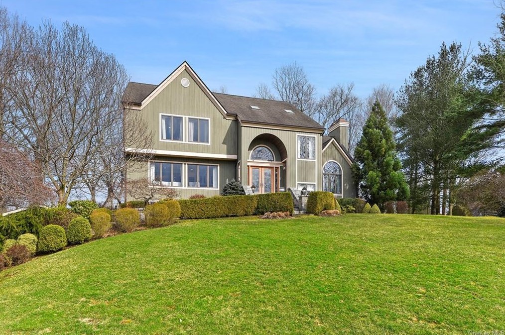 4 Harrison Ct, Cortlandt Manor, NY 10567-7022
