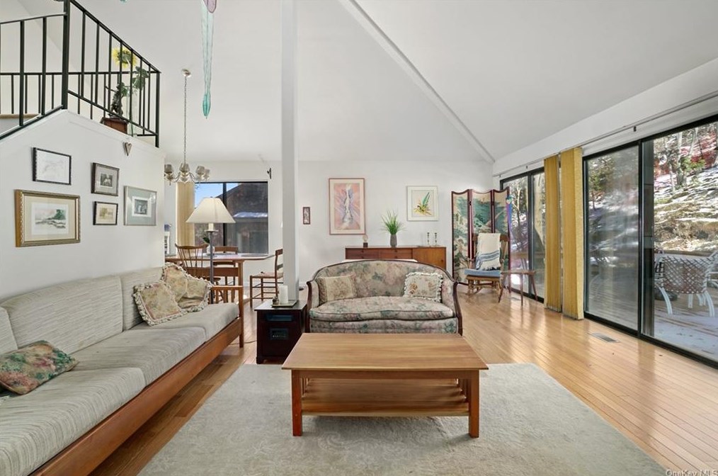 26 Boulder Ln, Goldens Bridge, NY 10526-1124