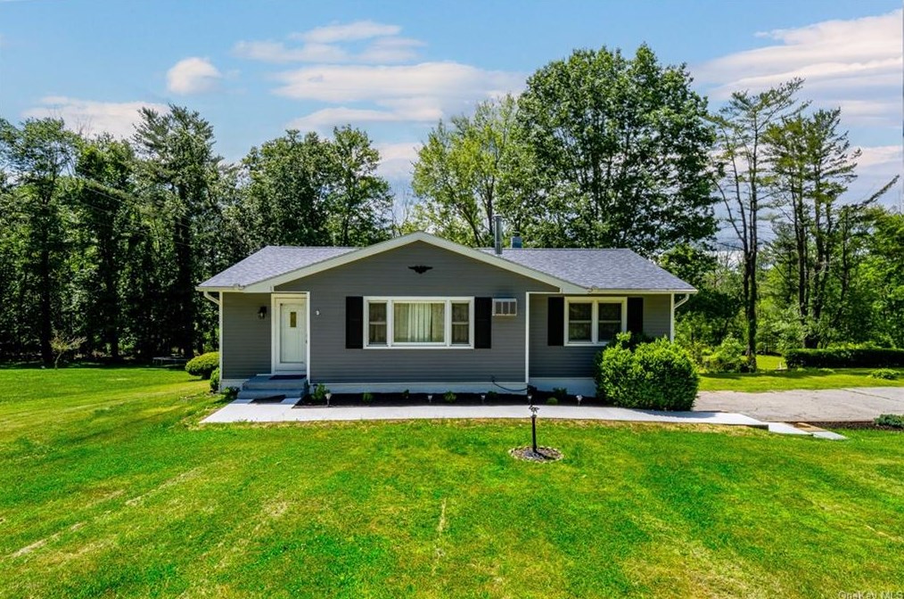 105 Gleneida Ridge Rd, Kent Lakes, NY 10512-1008