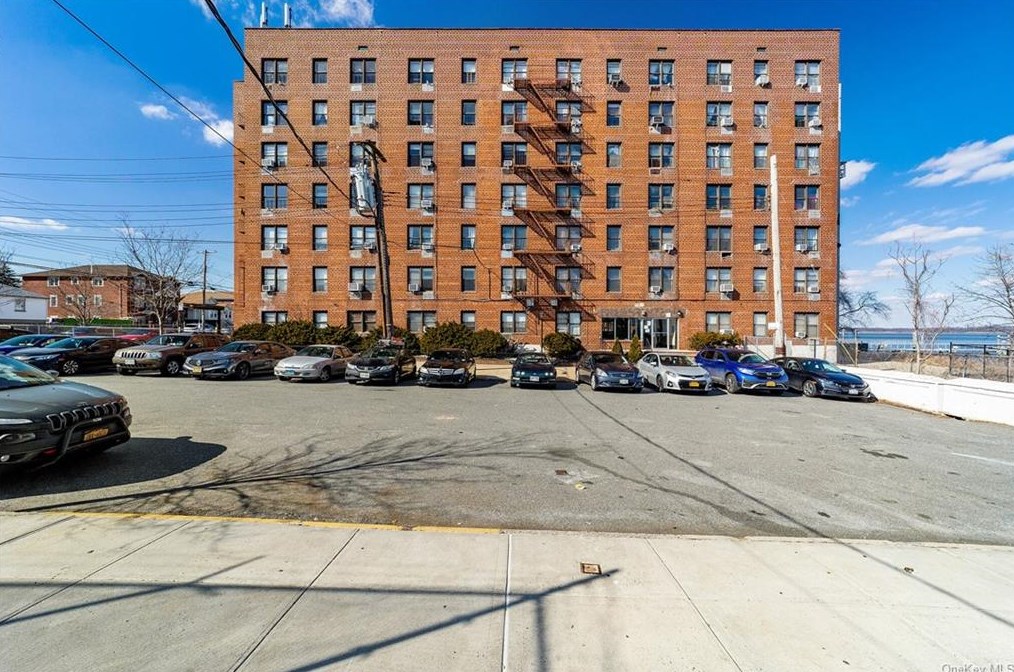 3255 Randall Ave #1a, Bronx, NY 10465