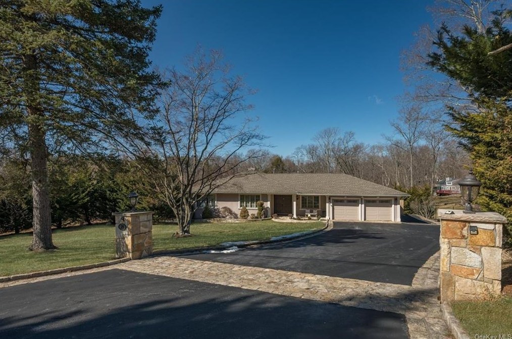 79 Eastview Dr, Valhalla, NY 10595