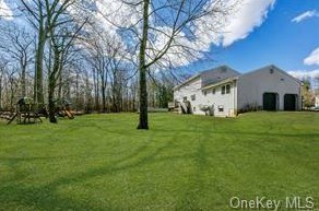 14 Amanda Ct, Chestnut Ridge, NY 10952-4104