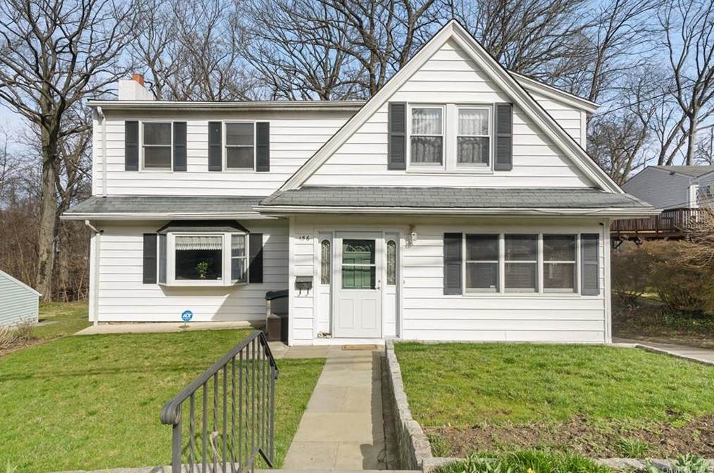 156 Rockne Rd, Yonkers, NY 10701-5464