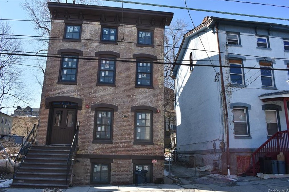 86 Lander St, Newburgh, NY 12550-4946