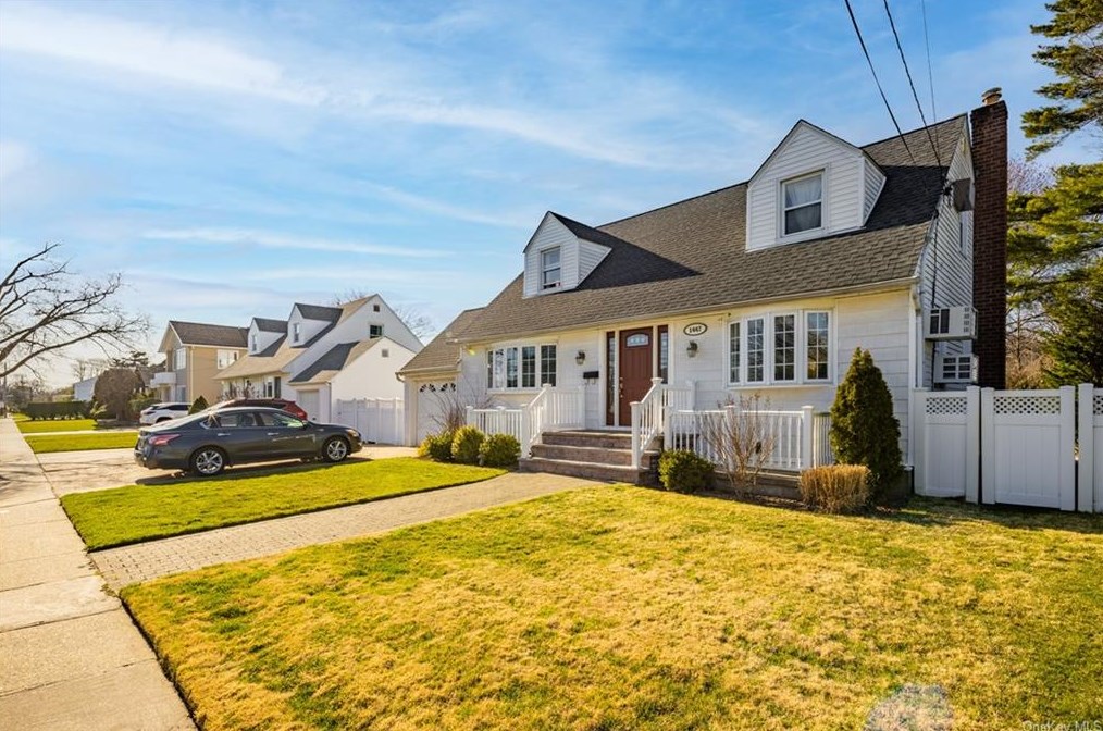 1447 Jerusalem Rd, Hempstead, NY 11554-4630