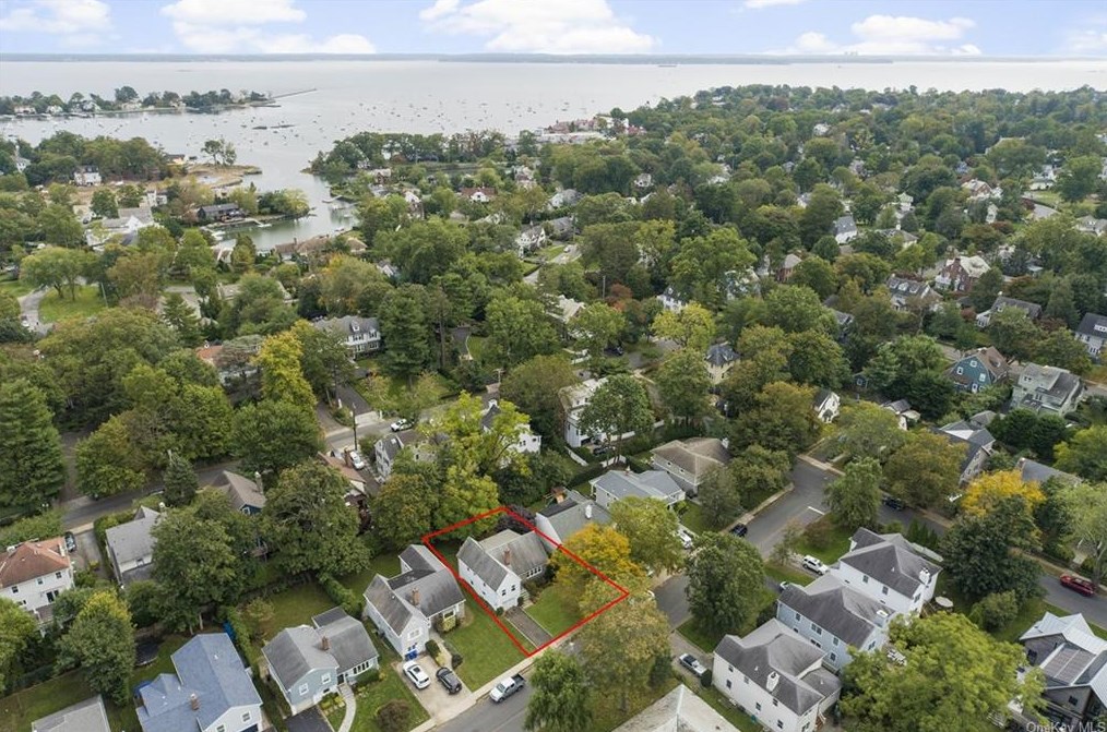 15 Birch Ln, Larchmont, NY 10538-3817