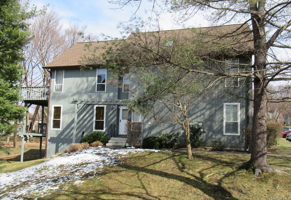 63 Bleakley Dr, Peekskill, NY 10566-4950