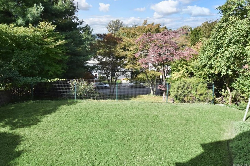 17 Bellair Dr, Dobbs Ferry NY 10522-3503 exterior