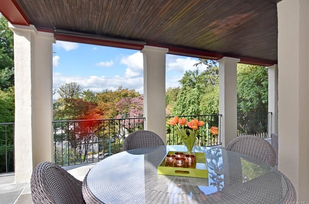 17 Bellair Dr, Dobbs Ferry NY 10522-3503 exterior