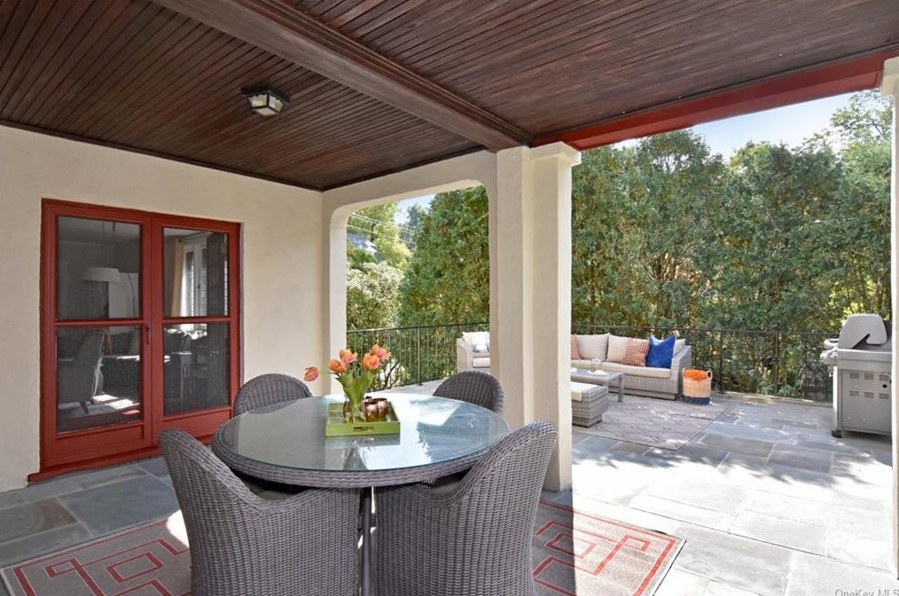 17 Bellair Dr, Dobbs Ferry NY 10522-3503 exterior