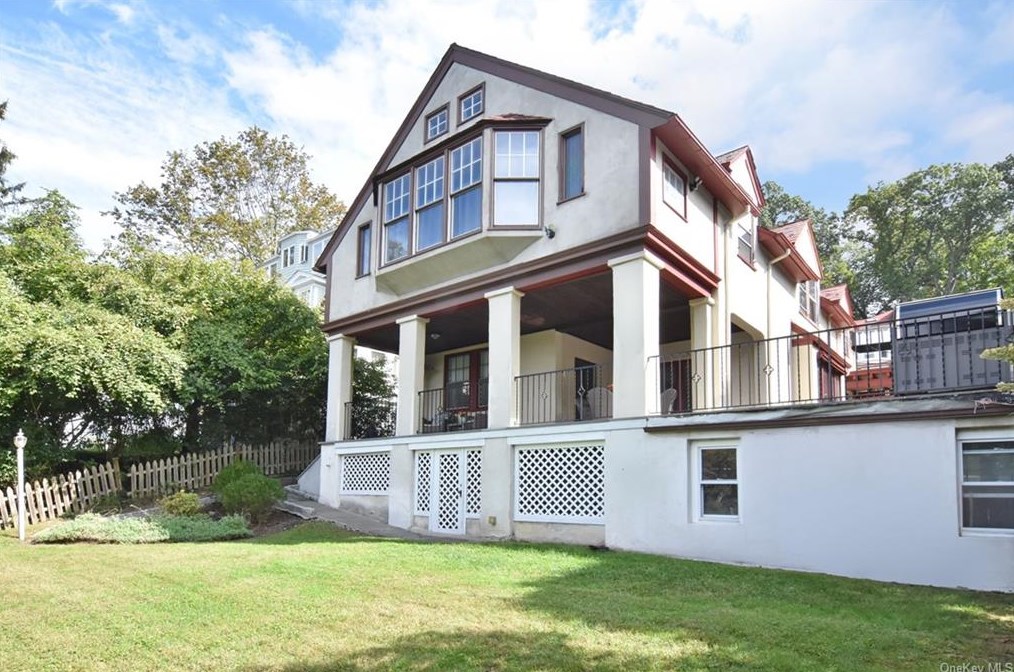 17 Bellair Dr, Dobbs Ferry NY 10522-3503 exterior