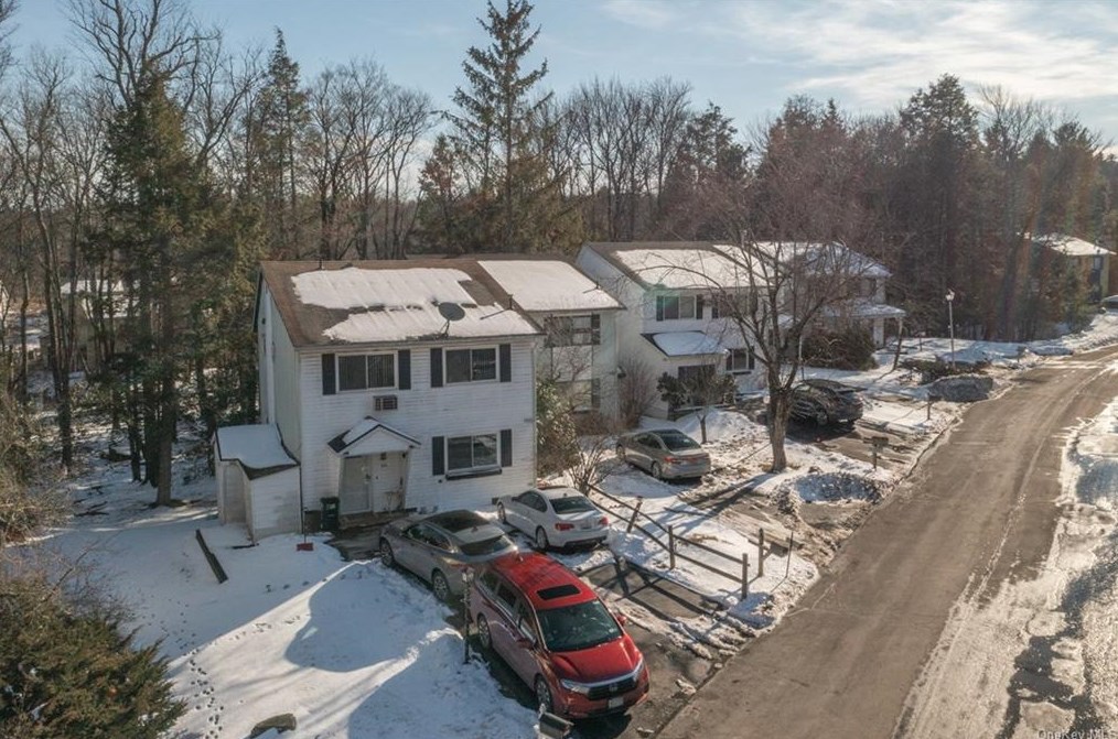 44 Robert Rd, Kiamesha Lake, NY 12751-5047