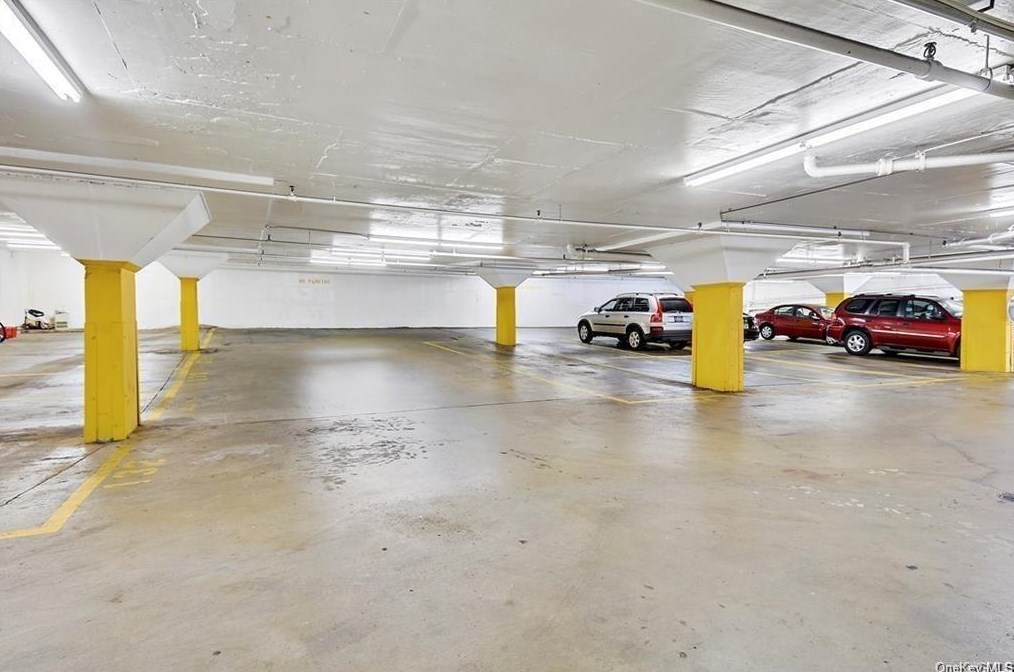 1523 Central Park Ave, Yonkers NY 10710-6032 exterior