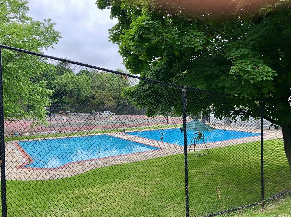 15 Villa Dr, Peekskill NY 10566-4939 exterior