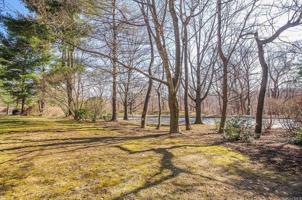 15 Villa Dr, Peekskill NY 10566-4939 exterior