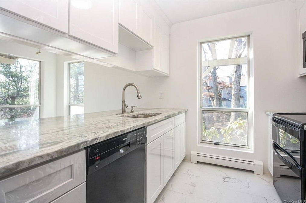 15 Villa Dr, Peekskill NY 10566-4939 exterior