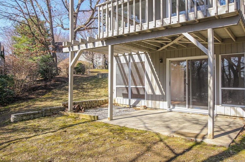 15 Villa Dr, Peekskill NY 10566-4939 exterior