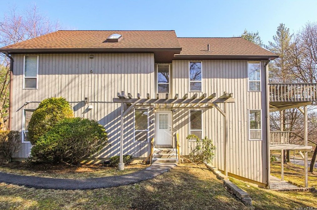 15 Villa Dr, Peekskill NY 10566-4939 exterior