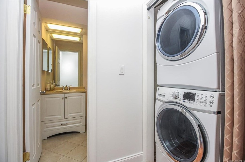 15 Villa Dr, Peekskill NY 10566-4939 exterior